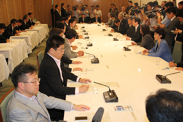 政府与党連絡会議で国会対策など意見交換