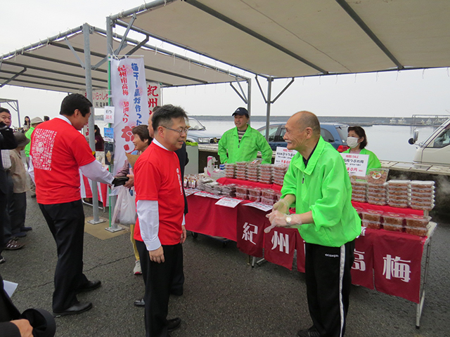 和歌浦漁港朝市オープニングセレモニー