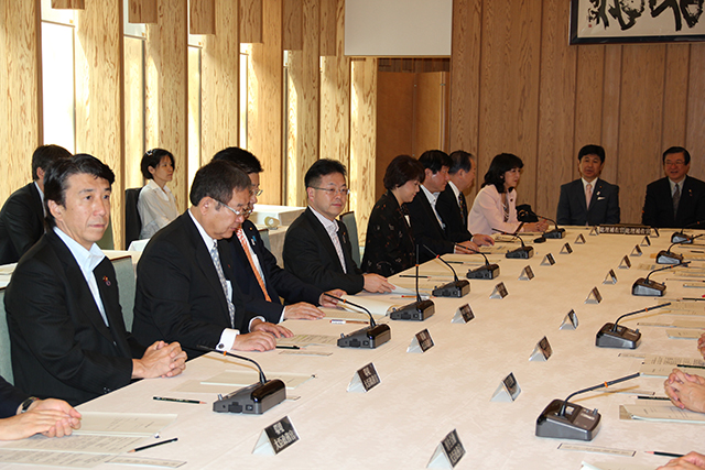 大臣政務官会議で3点を議題として意見交換
