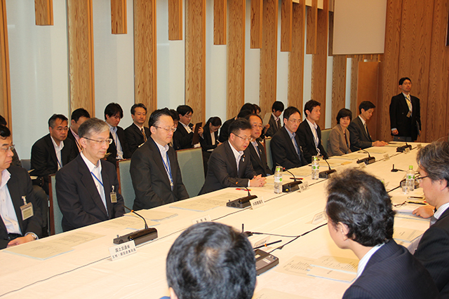 「官民ファンド総括アドバイザー委員会」初会合