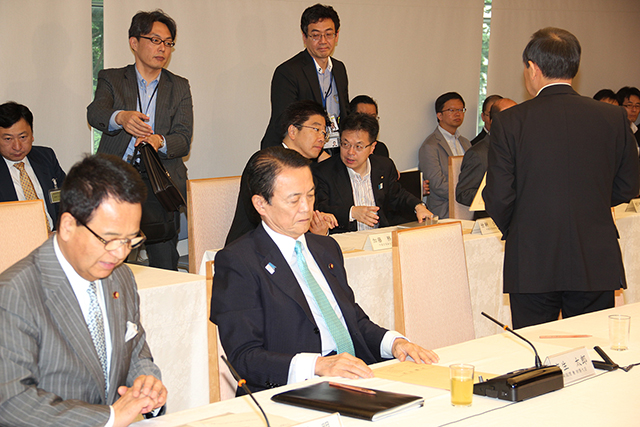 産業競争力会議で「成長戦略の考え方」議論
