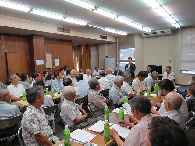 地元後援会支部主催の国政報告会で挨拶