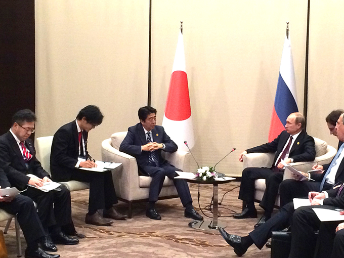 各国首脳との会談に同席